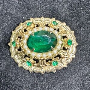 Vtg: signed CORO Pegasus Emerald Green Rhinestone & Faux Pearl Accent Brooch